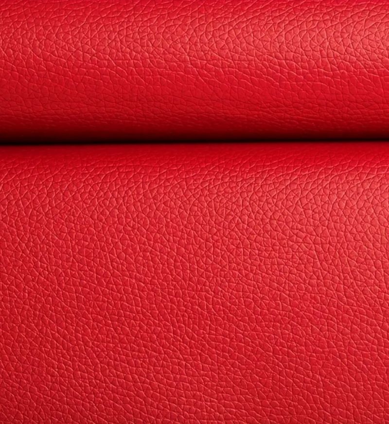 Samolepiaca koženka červená – detail povrchu a štruktúry PVC materiálu